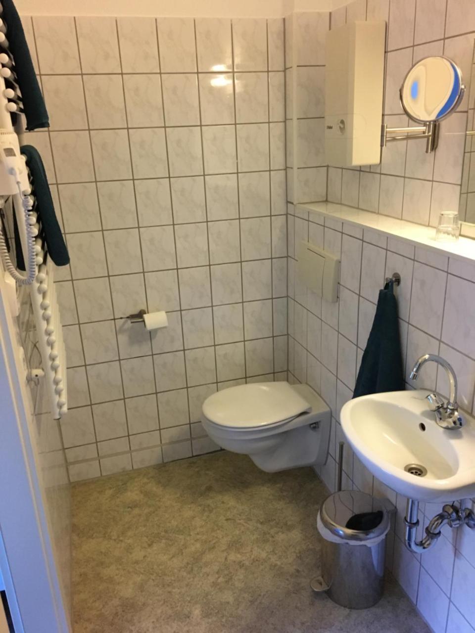 Zum Armen Mann Bed & Breakfast Düsseldorf Exterior foto